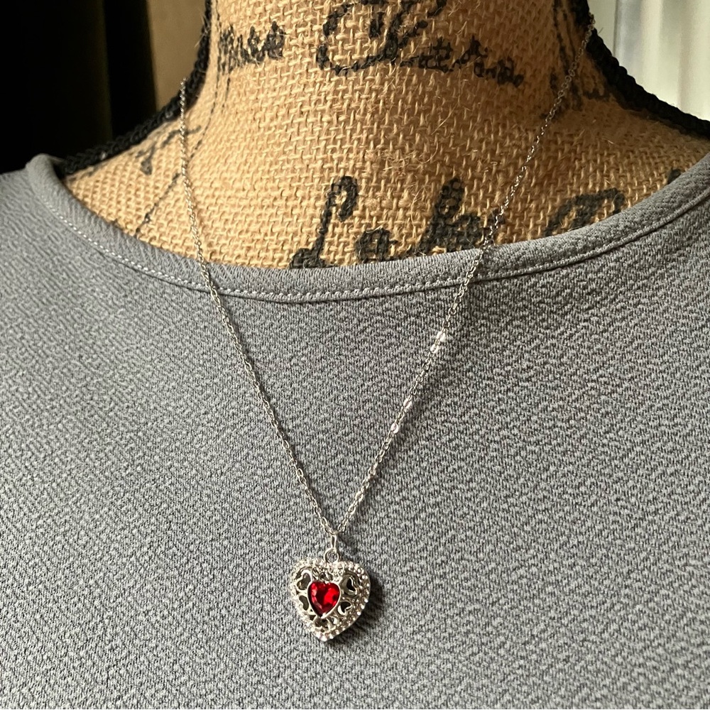❤️Ruby red rhinestone heart pendant necklace